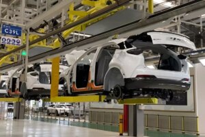 binlerce calisani bulunan otomotiv devi iflas bayragini cekti S9abOhce.jpg