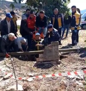 bucakta kuyuya dusen vatandas itfaiye ekipleri tarafindan kurtarildi G1Y6Y7Un.jpg